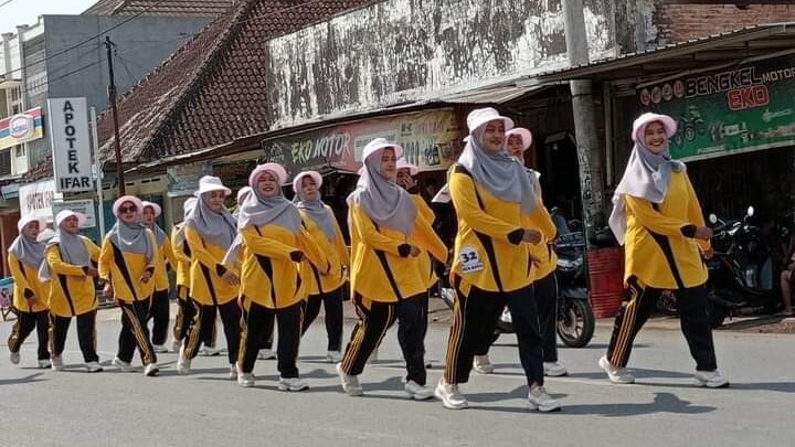 Gerak Jalan Tepat Waktu Memperingati Hut KSB Ke-20